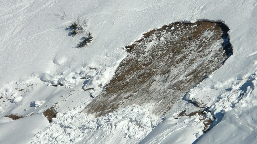 Lawina w Karkonoszach porwala dwóch skialpinistów
