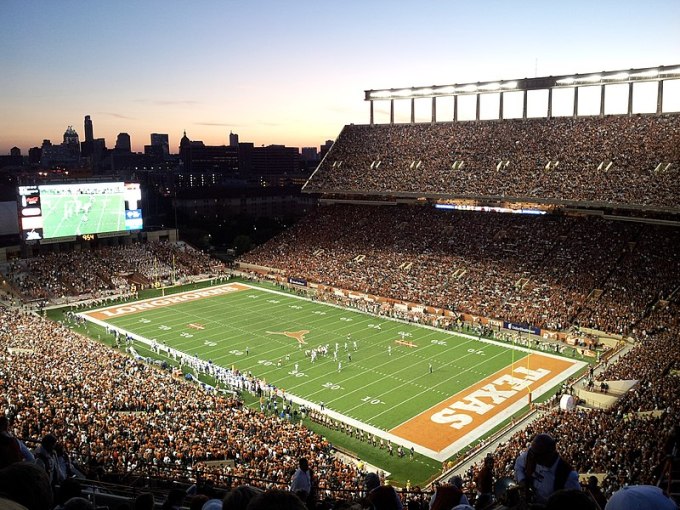 Darrell K Royal–Texas Memorial największy stadion piłkarski na świecie