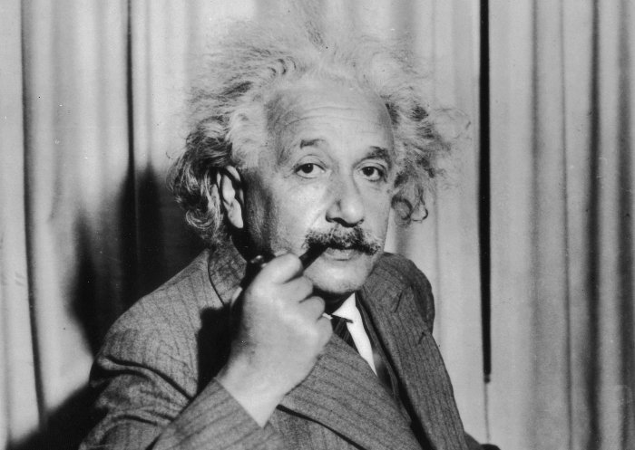 Albert Einstein — Top 10 najbardziej inspirujących osobistości świata w historii